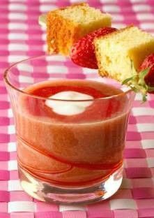 Soupe de  nectarine et fraises au yaourt brassé